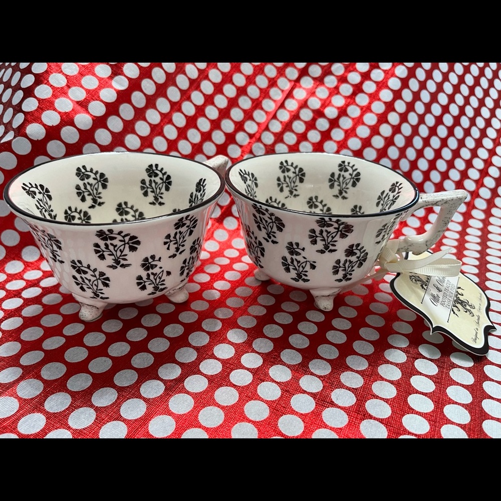 Ollie & Olivia Pair of Tea Cups Mugs - Picture 3 of 6